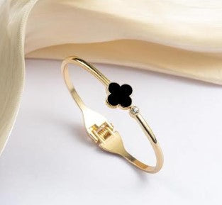 Clover Hand Braclet